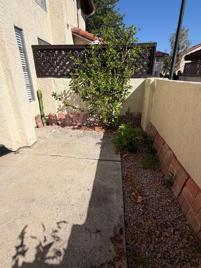 Building Photo - 26156 Sanz