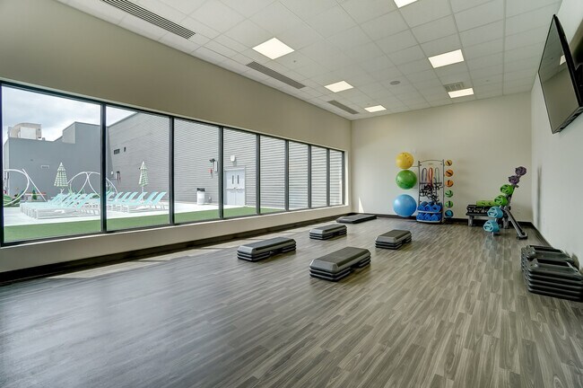 Building Photo - 2875 Olentangy River Rd