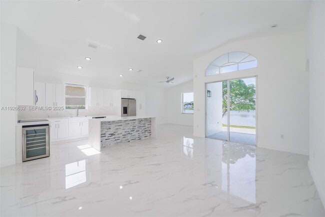 Building Photo - 5290 SW 134th Ave