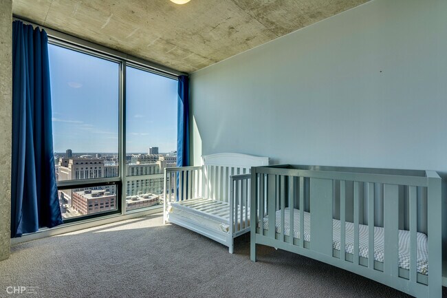 Building Photo - 611 S Wells St