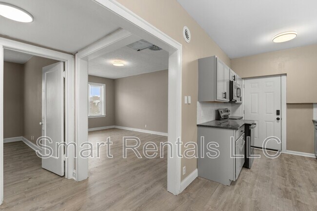 Building Photo - 4205 Ellenwood Ave