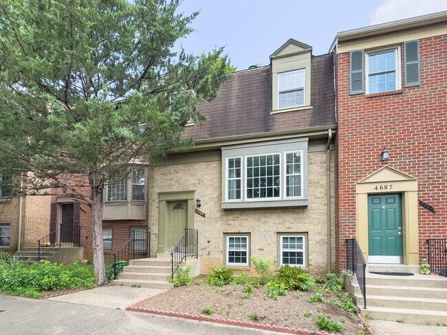 Building Photo - 4685 Forestdale Dr