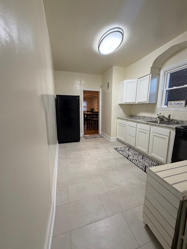 Building Photo - 507 E Cold Spring Ln