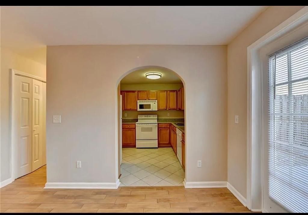 Building Photo - 810 Summer Pl NW