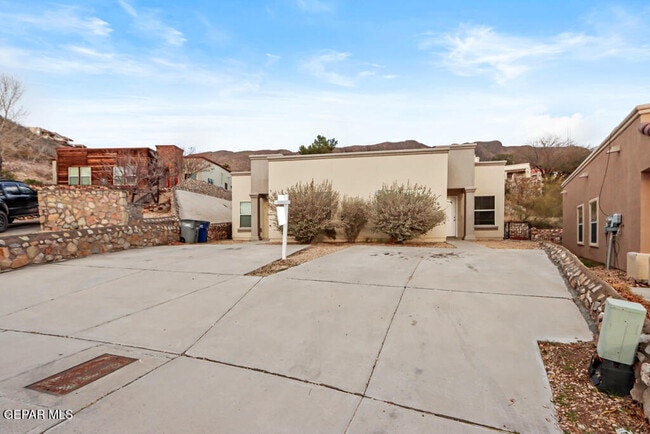 Primary Photo - 4716 Pistolero Ln