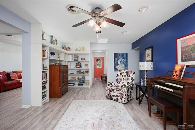 Building Photo - 22 W Esperanza Ave