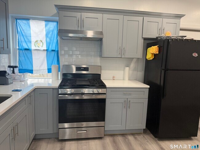 Building Photo - 144 Palisade Ave