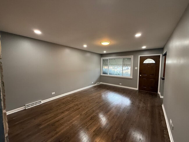 Building Photo - 7616 S Lorel Ave