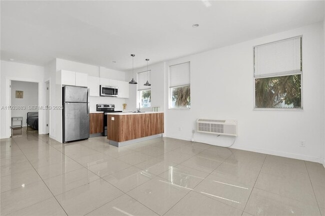 Building Photo - 924 Marseille Dr