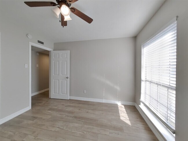 Building Photo - 6127 Larchbrook Dr