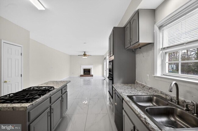 Building Photo - 13529 Persian Ct