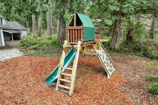 Building Photo - 4bd/3.5ba North Bend Home