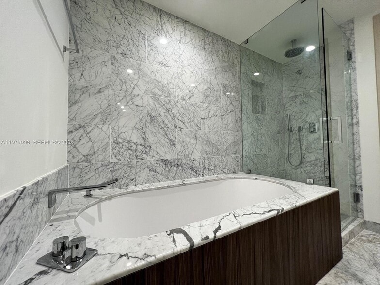 Building Photo - 1000 Brickell Plz