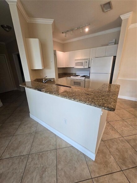 Building Photo - 2732 Via Murano