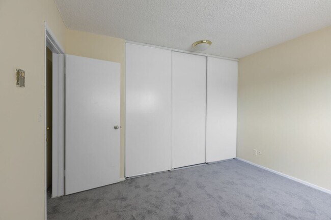 Building Photo - 8421 Lindley Ave