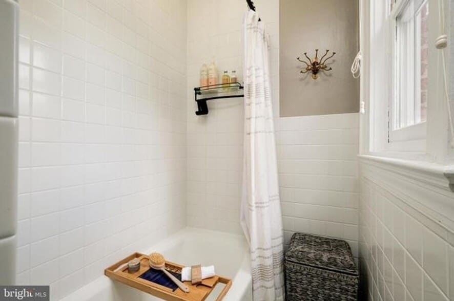 Building Photo - 1869 Mintwood Pl NW