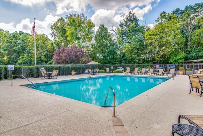 Building Photo - 6666 Brookmont Terrace