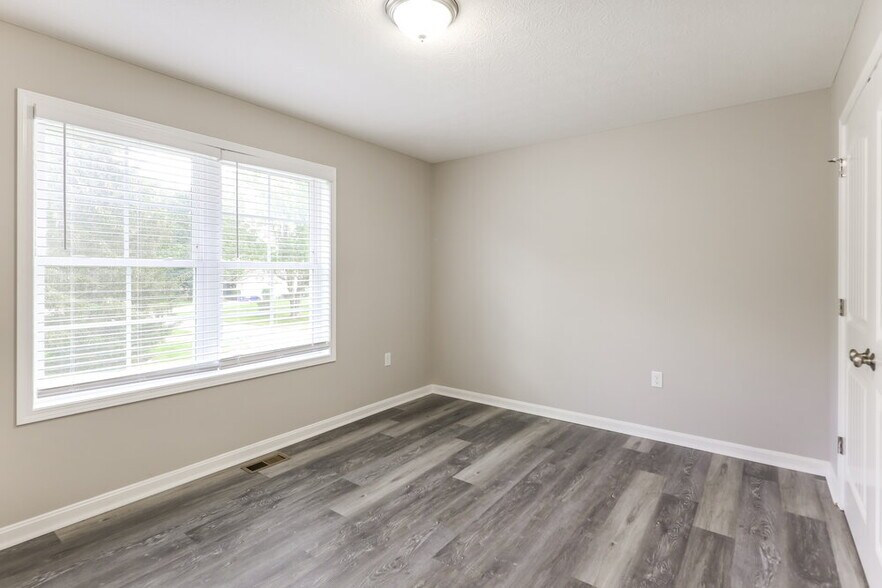 Building Photo - 11 Meadow Way SW