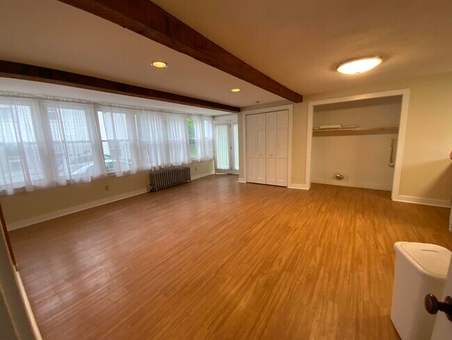 Building Photo - 161 Nashua St