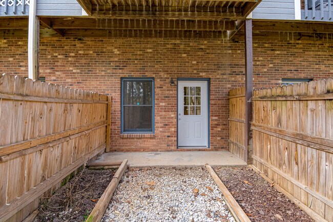 Building Photo - 828 Brickwood Ct
