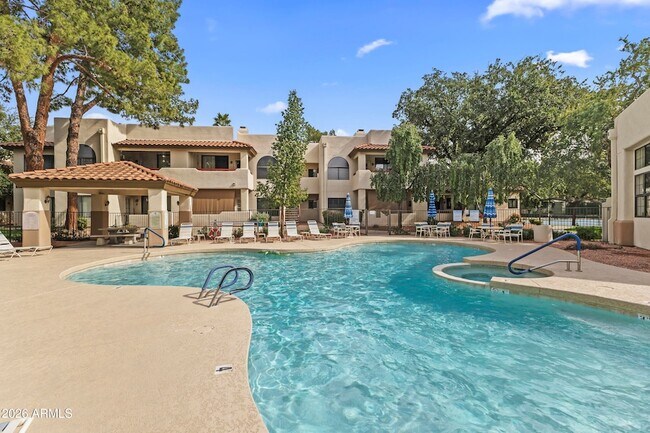 Building Photo - 750 E Northern Ave