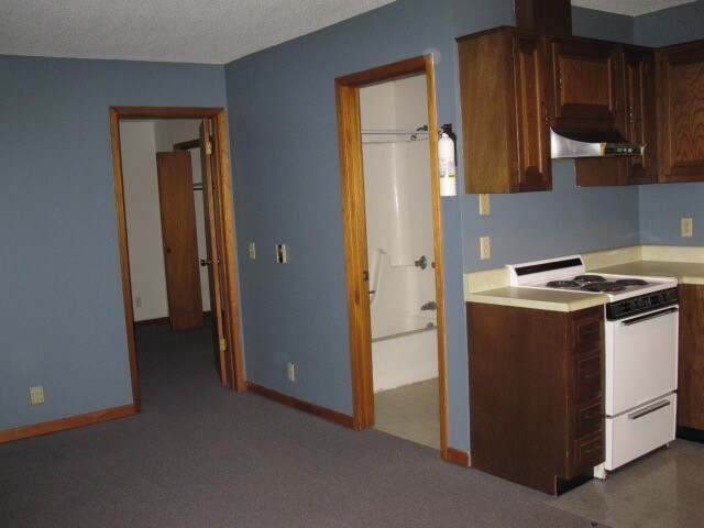 Building Photo - SHC Rentals Tri-plex