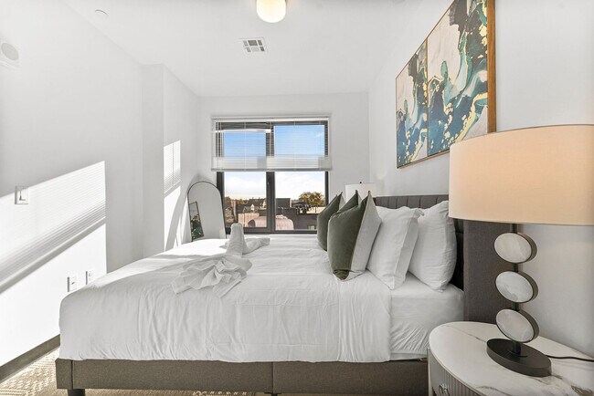 Building Photo - 600 Broadway-SI ID1240317P