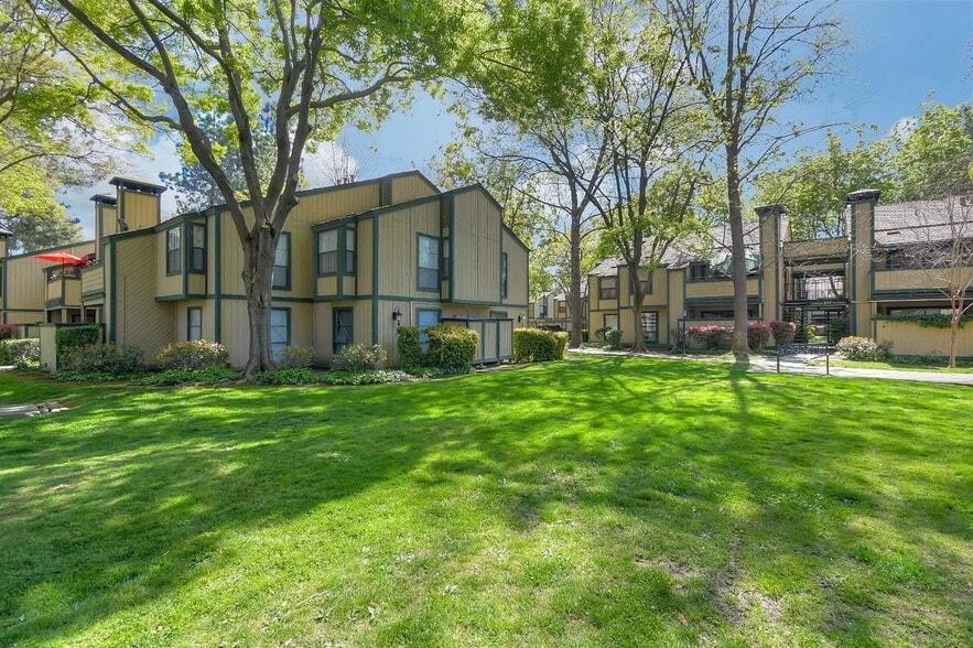 complex view - 250 Del Verde Cir