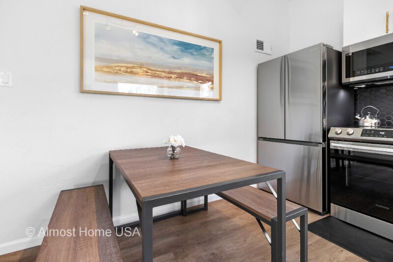 Building Photo - 1335 Rhode Island St