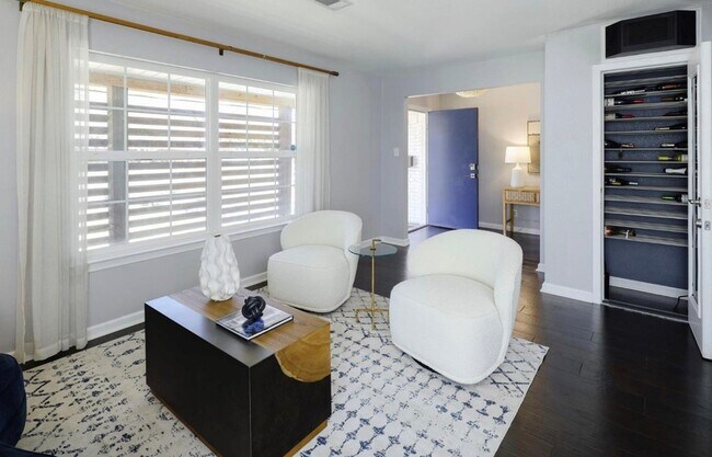 Building Photo - 10282 Vinemont St