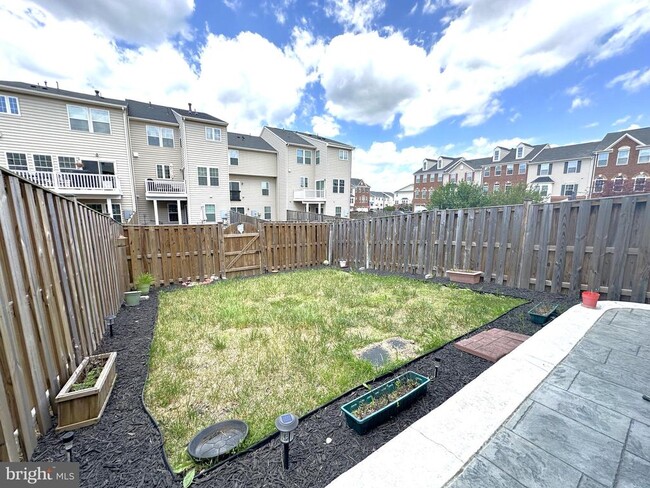 Building Photo - 25795 Clairmont Manor Square