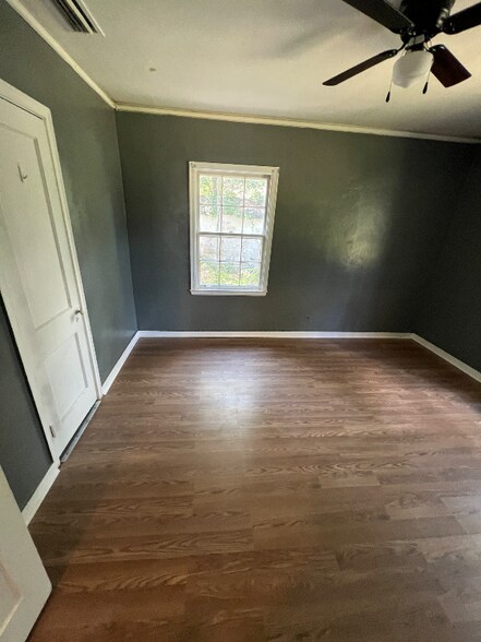 Building Photo - 2068 Victory Ct