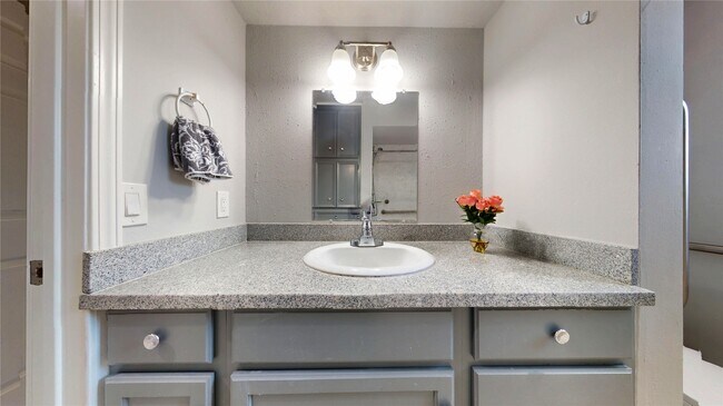 Building Photo - 14715 Woodward Gardens Dr