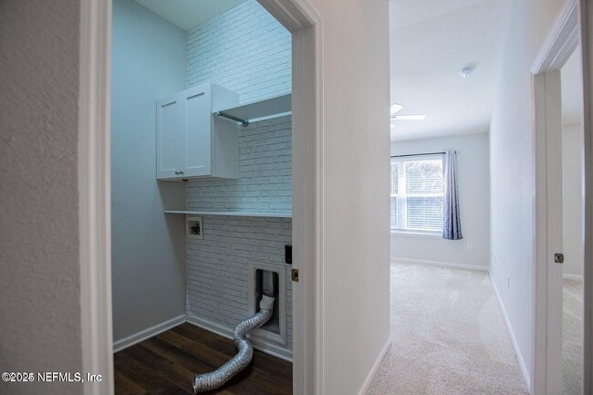 Building Photo - 721 Crystal Way