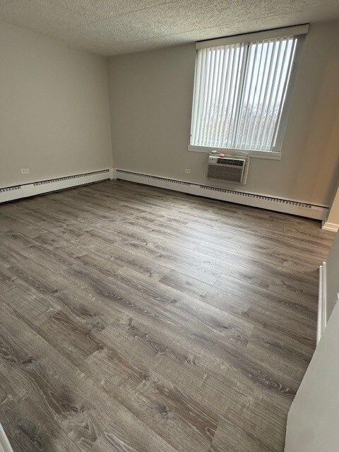 Building Photo - 225 S Rohlwing Rd