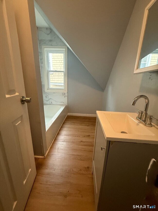 Building Photo - 300 Willow St