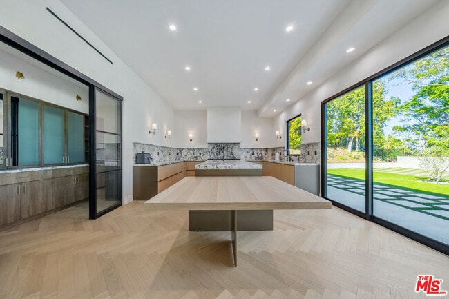 Building Photo - 12001 Crest Ct