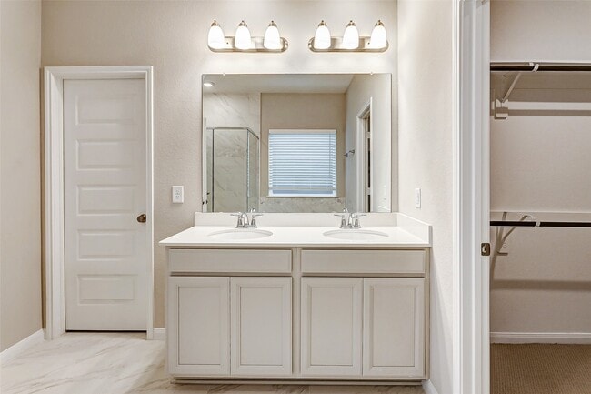 Building Photo - 2165 Woodland Pine Dr