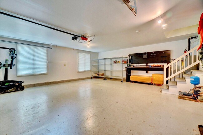 Building Photo - Ready NOW! 1st-Time Rental in John B. Dey ...