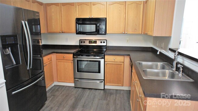 Building Photo - 2309 Ivy Run Dr