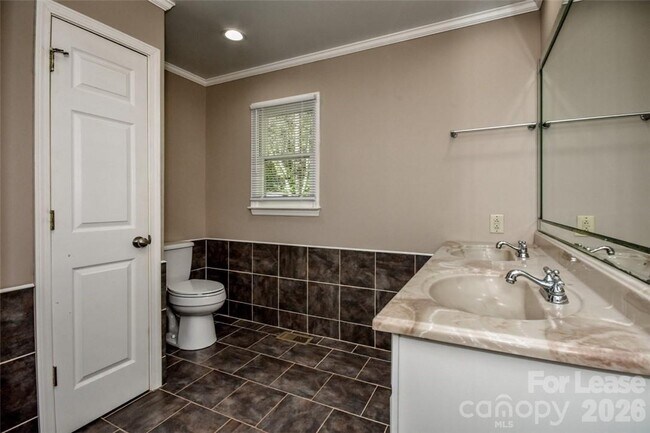 Building Photo - 7730 Deer Track Dr
