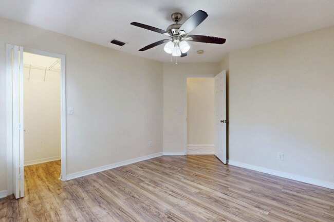 Building Photo - 967 SE Browning Ave