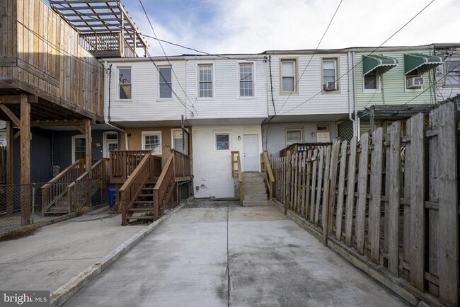 Building Photo - 328 S Macon St.