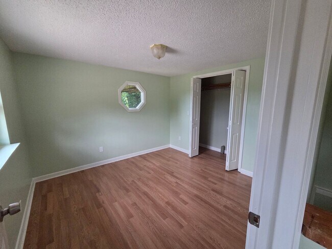 Building Photo - 2 or 3 Bedroom / 1 Bath chalet style Mtn Retreat duplex