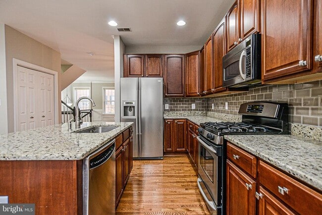 Building Photo - 4654 Hummingbird Ln