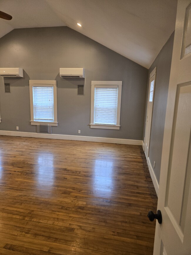 Building Photo - 5 Spaulding Ln