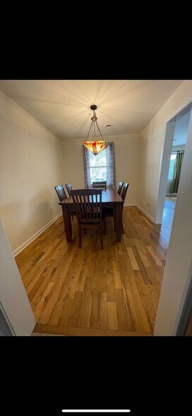 Building Photo - 41 Rose Ln