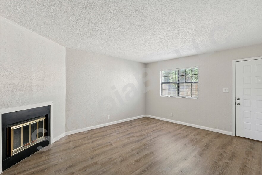 Building Photo - 6041 Sequoia Rd NW