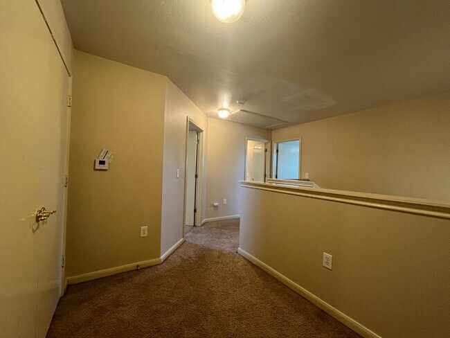 Building Photo - 10503 Hunters Pond
