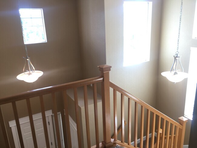 Building Photo - Gorgeous Stapleton Townhome!